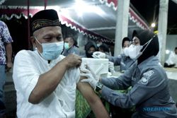 Antusias, Warga Wedi Klaten Ikut Vaksin Covid-19 Setelah Tarawih