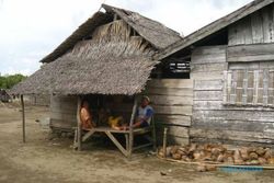 Menilik Kehidupan Warga Dusun Primitif di Hutan Karanganyar