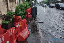 Akibat Banjir, Water Barrier Jl. Dr. Moewardi Hanyut hingga Kalitan