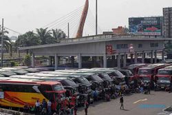 Seribuan Pemudik Diberangkatkan Kembali ke Jakarta dari Terminal Solo