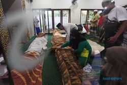 Foto-Foto Pemakaman 14 Korban Kecelakaan Bus di Tol Surabaya-Mojokerto