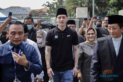 Momen Pesepak Bola Mesut Ozil Salat Jumat di Masjid Istiqlal Jakarta
