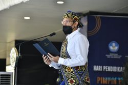 Pimpin Upacara, Nadiem Makarim Jelaskan Makna Tema Hardiknas 2022