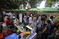 Semrawut, Area CFD Solo Kini Tak Ubahnya Pasar Tiban Tiap Minggu