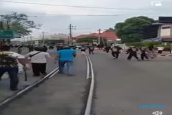 Lagi, Bentrokan Antar Perguruan Silat Pecah di Depan PT Inka Madiun