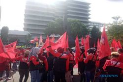 Buruh Berdemo Tolak Perusahaan Asing Masuk ke Jateng