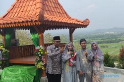 Kendel! Sejoli Ini Nikah di Gunung Pegat Sukoharjo, Gak Takut Pegatan?