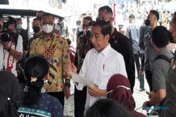 Bukan Kaus, Jokowi Bagikan BLT Minyak Goreng di Pasar Mojosongo Solo