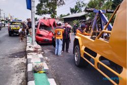 Melaju Tak Terkendali, Pikap Tabrak Tiang PJU di Sragen, 2 Luka-luka