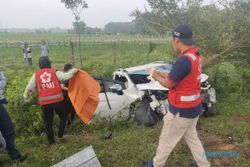 Ini Penyebab Kecelakaan Maut MPV Tabrak Guardrail di Tol Solo-Ngawi