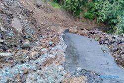 Waduh, Jalan di Kalirejo yang Kelongsoran Baru Bisa Dibuka 5 Hari Lagi