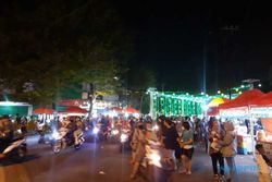 Malam Takbiran, Kawasan Tugu Jam Pasar Gede Solo Dipadati Pengunjung