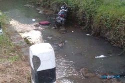 Diduga Ngantuk, Pemotor Asal Prambanan Nyebur Selokan di Karanganyar