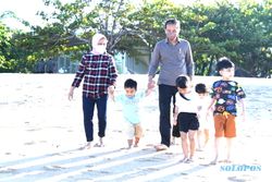 Momen Presiden Jokowi Liburan Momong Cucu di Pantai Nusa Dua Bali
