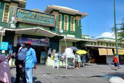 Pengunjung Pasar Beringharjo Ramai, Pemerintah: Kami Buka Sampai Malam
