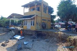 Posko SAR Pantai Krakal Terancam Ambruk, Petugas Jaga Numpang di Warung