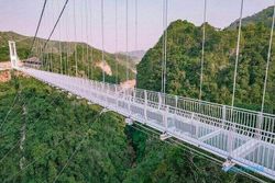 Bikin Hayub-Hayuben! Vietnam Punya Jembatan Kaca Sepanjang 632 Meter