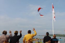 Seru! Atraksi Paralayang dan Speedboat di Peringatan HUT Wonogiri 2022