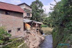 Rumah Ambrol Terbawa Arus Kali Anyar, Warga Solo Ini Rugi Rp50 Juta