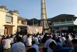 Suasana Salat Idulfitri di Halaman Masjid At Taqwa Wonogiri
