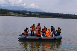 25.000 Bibit Ikan Nila Disebar Di Waduk Delingan Karanganyar