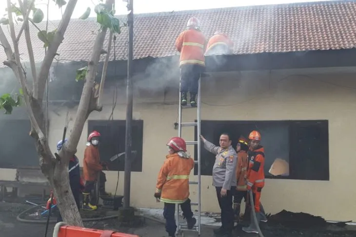 Mapolres Kediri Kota Terbakar, Sejumlah Tahanan Dievakuasi