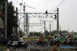 Pemasangan Kabel LLA Dukung Pengoperasian Jalur KRL Solo Balapan-Palur