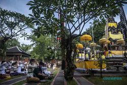 Umat Hindu di Jakarta Melaksanakan Sembahyang Perayaan Galungan