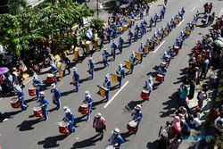 Meriah! Puluhan Grup Drumband Tampil pada Hari Jadi ke-104 Kota Madiun