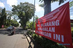 Bebas PKL, Spanduk Larangan Berjualan Terpasang Jl. Menteri Supeno Solo