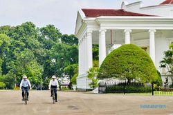 Jokowi Ajak PM Australia Gowes dengan Sepeda Bambu di Istana Bogor