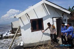 Diterjang Banjir Rob, Sejumlah Rumah di Situbondo Jatim Rusak