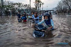 Banjir Rob Kembali Rendam Kawasan Pelabuhan Semarang, Ini Foto-Fotonya