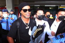 Perkuat RANS FC, Legenda Sepak Bola Brasil Ronaldinho Tiba di Indonesia