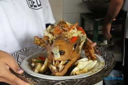 Dimasak Berjam-Jam, Tengkleng Ndas Kambing di Klaten Ini Laris Manis