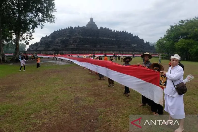 Hari Lahir Pancasila, Bendera 1.000 Meter Dibentangkan di Borobudur
