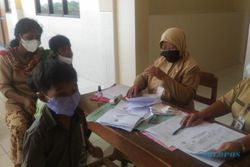 Alhamdulillah, 2 Bocah Kakak Beradik Pemulung di Solo Bisa Sekolah!