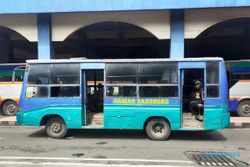 Penumpang Bus Perintis Solo-Sukoharjo, Bekerja Hingga Sekadar Nostalgia