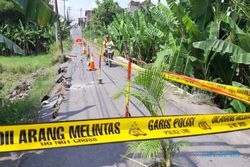 Jalan Penghubung Antar-Kalurahan di Bantul Ambles, Pengendara Hati-Hati