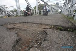 Gradakan! Sensasi Lewat Jembatan Jurug Solo, Ngeri-Ngeri Sedaap