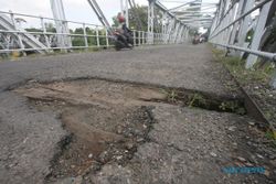 Hasil Uji Jembatan Jurug A Diserahkan ke DPUPR Solo, Perlu Banyak Perbaikan
