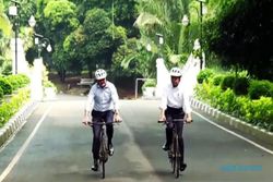 Momen Jokowi Gowes Bareng PM Baru Australia Pakai Sepeda Bambu