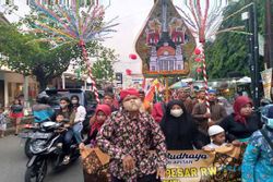 Meriah! Begini Serunya Kirab Sedekah Bumi di Siwalan Semarang