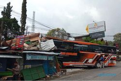 Kronologi Bus Tabrak Warung di Tawangmangu: Rem Blong dari Magetan