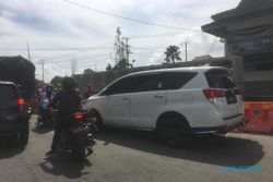 Walah, Pemotor Lebih Rela Kena Macet Di Simpang Joglo Ketimbang Memutar