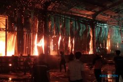Pabrik Tripleks di Jumantono Karanganyar Terbakar