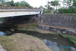 Jatuh dari Jembatan Pandansimping Klaten, Pria Ini Ditemukan Lemas