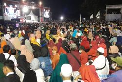 Selawatan Bung Karno, Ribuan Umat Islam Padati Benteng Vastenburg Solo
