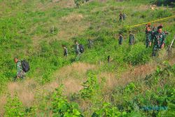 Prajurit TNI AU Cari Serpihan Pesawat Tempur T-50i yang Jatuh di Blora