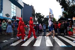 Ini Aksi Muda-Mudi Pamerkan Busana di Citayam Fashion Week di Jakarta